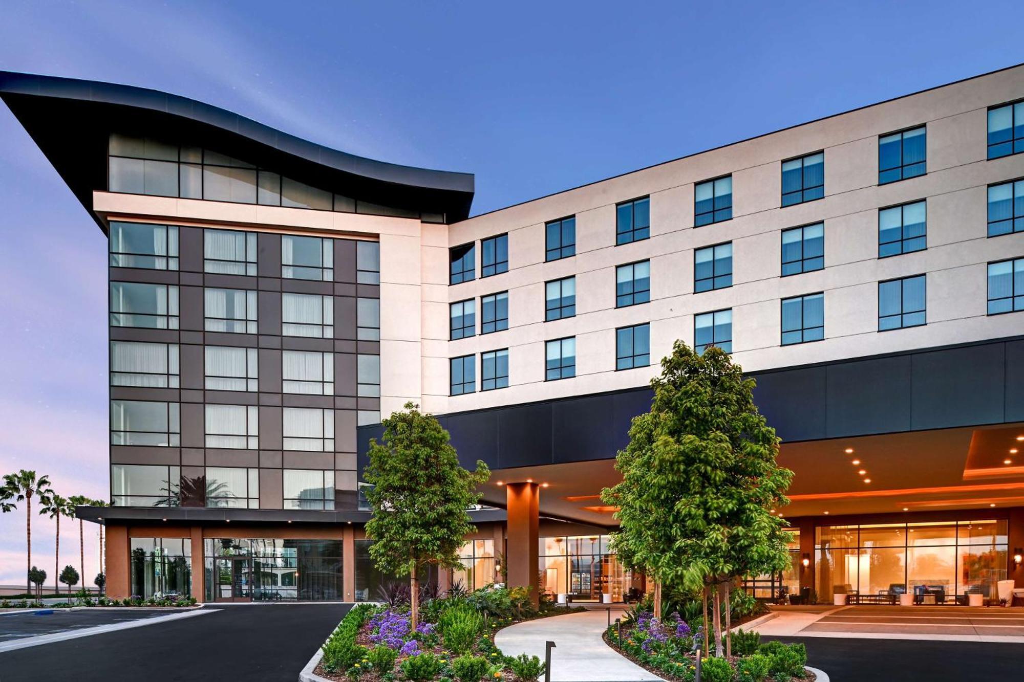 Hilton Garden Inn Anaheim Resort Exterior photo