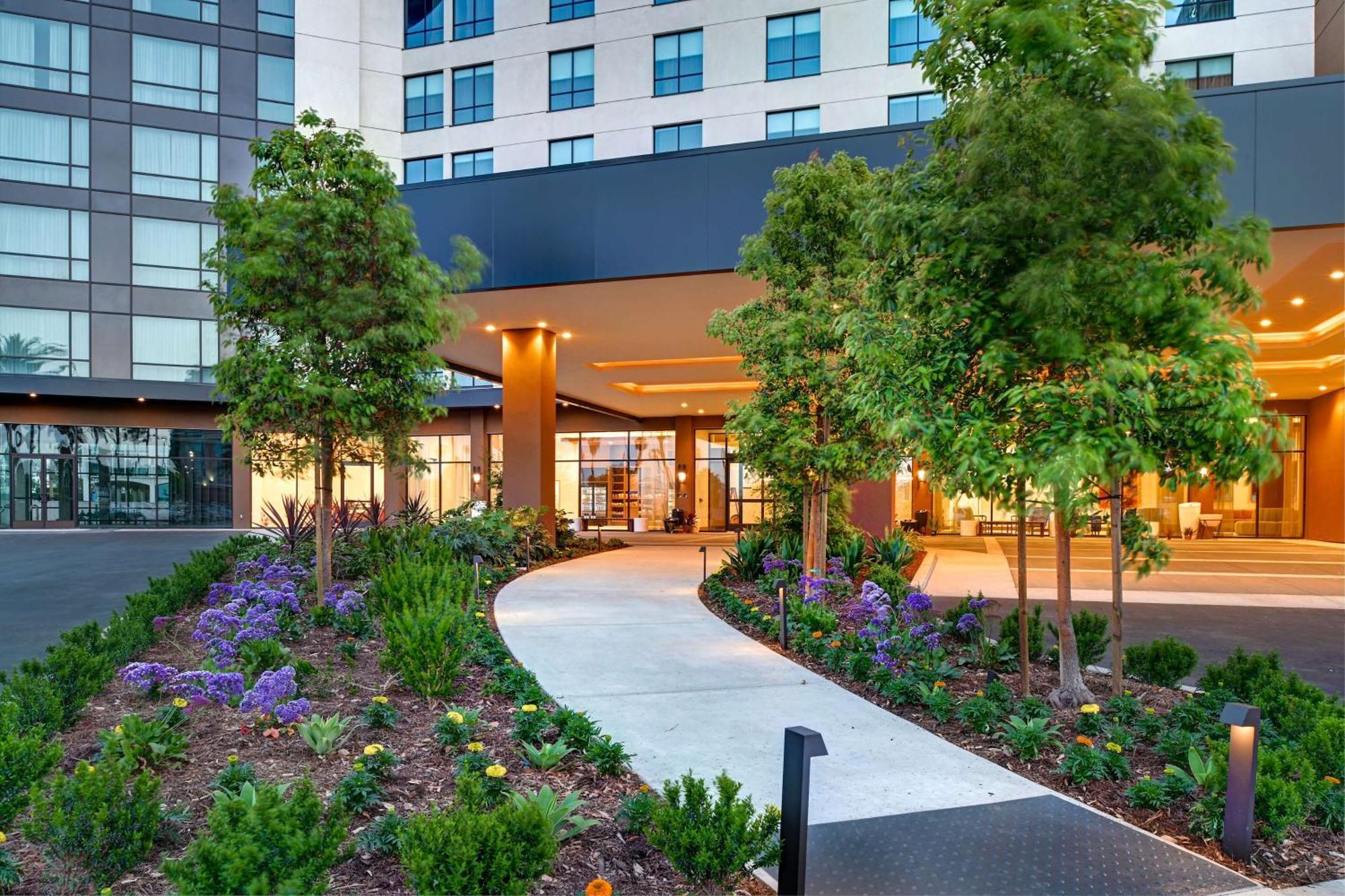 Hilton Garden Inn Anaheim Resort Exterior photo